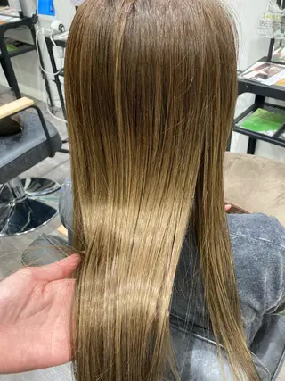 ロング カラー ミルクティー量産💙 💙ブリーチ特化💙のヘアスタイル