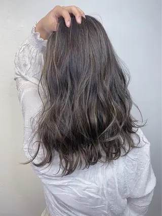 セミロング カラー ＿WHITE鳳店 アンダーバーホワイトのヘアスタイル