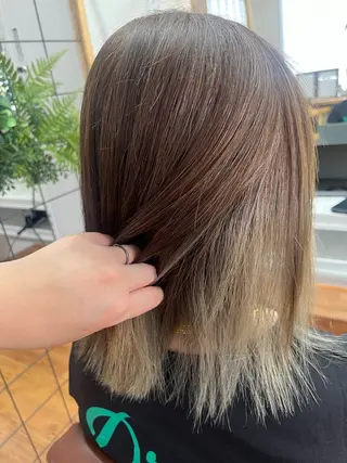 ミディアム 腰越 麻奈のヘアスタイル