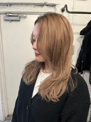 セミロング カラー ✴︎UNU ✴︎モエカのヘアスタイル