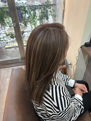 ロング カラー WEST OLAND 黒坂佳乃のヘアスタイル