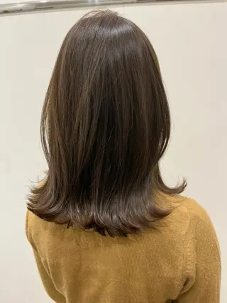 ミディアム カラー 伊藤 未紗希のヘアスタイル
