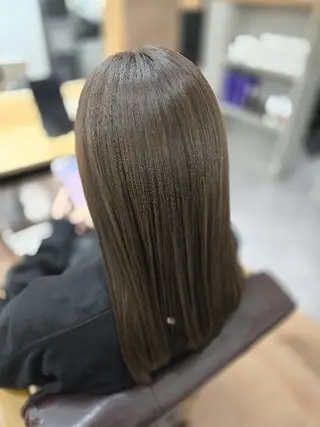 カラー セミロング 近藤 菜々美のヘアスタイル