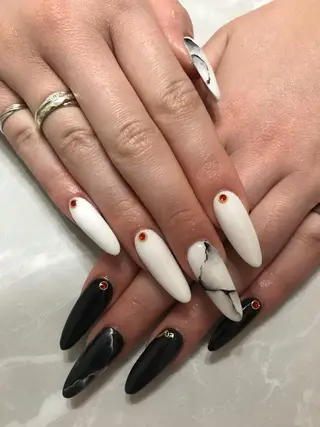 ネイル elu :nail&eyeのネイルデザイン