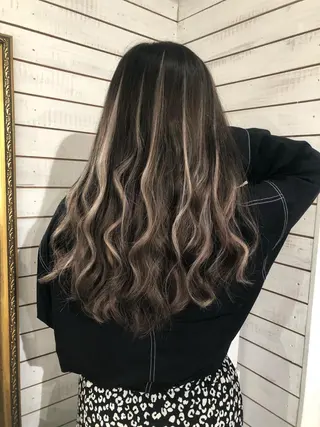 ロング カラー 🦋美髪/エクステ 🦋アベイクミのヘアスタイル