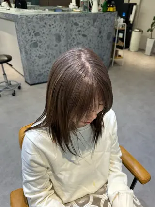 ミディアム まほ/レイヤーカット 🍒🤍透明感カラーのヘアスタイル