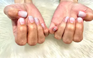 ネイル 二階堂 晴菜のネイルデザイン