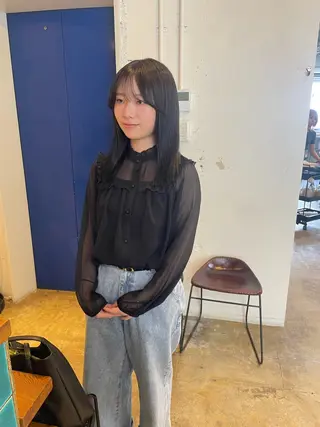 ミディアム カラー MIOベージュカラー 柔らかいカラーのヘアスタイル