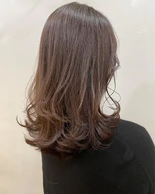 セミロング カラー あずまぐち めぐみのヘアスタイル