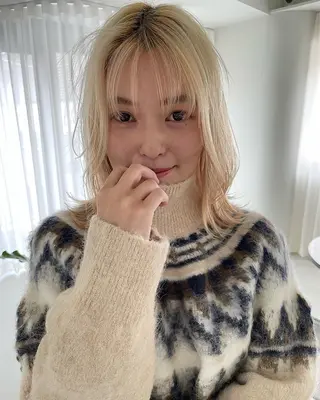 セミロング カラー ひなこ / 艶カラーのヘアスタイル