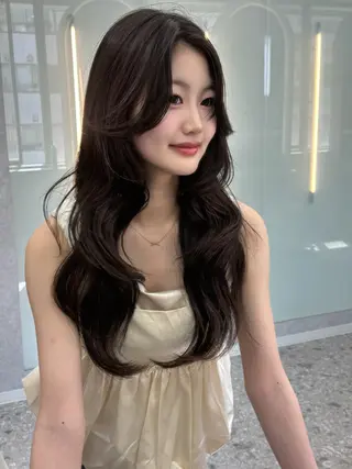 ロング 西尾 彩那のヘアスタイル