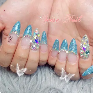 ネイル 🦋 Queenieのネイルデザイン