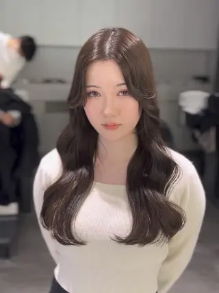 ロング Luisハイライト　 喜連瓜破、髪質改善のヘアスタイル