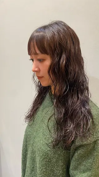 ロング パーマ 透明感カラー 🦙なりたりみのヘアスタイル