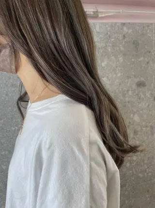 ロング カラー 山下 千明のヘアスタイル