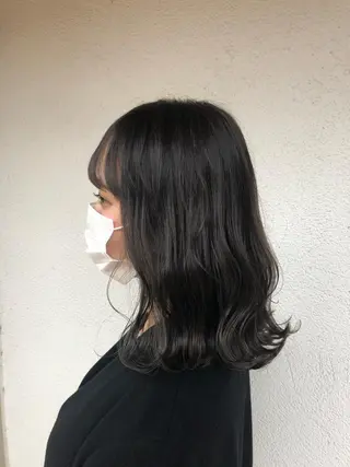 カラー kana .オリーブ /ナチュラルヘアのヘアスタイル