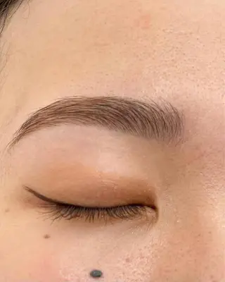 アイブロウ 鍵山 千秋のヘアスタイル