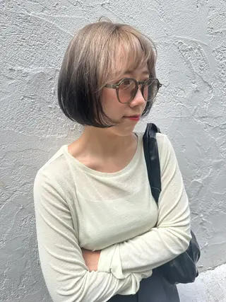ショート 金ウンス 髪質改善カラーのヘアスタイル