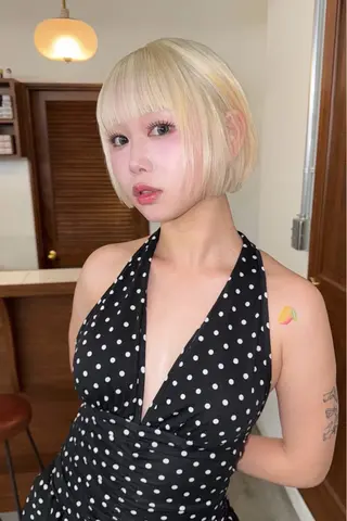 ミディアム PELE/ハイトーン /初田芽以のヘアスタイル