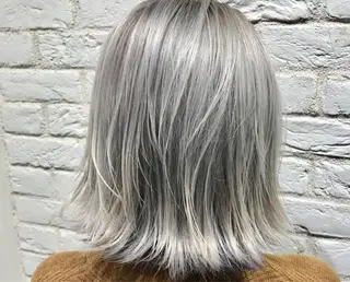 ショート カラー UMEDA FIGAROのヘアスタイル