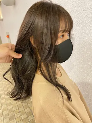 セミロング カラー ヤクシジ レンのヘアスタイル