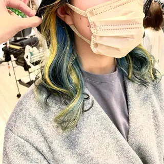 セミロング カラー インナーカラー 推し ブリーチ  髪質改善のヘアスタイル