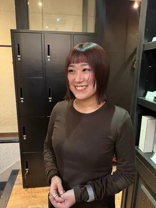 ミディアム カラー shiomi H辻田 杏梨のヘアスタイル