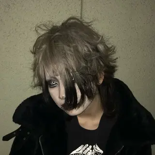 ミディアム にちか /似合う個性派カラーのヘアスタイル
