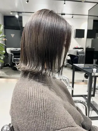 ショート カラー 透明感/オリーブ/ グレージュ/YUKAのヘアスタイル