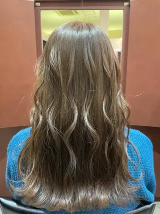 カラー 井上 真里奈のヘアスタイル