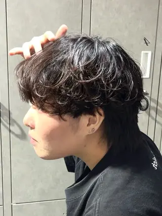 ショート カラー パーマ メンズ 【シャドウパーマ センターパート】義心のヘアスタイル