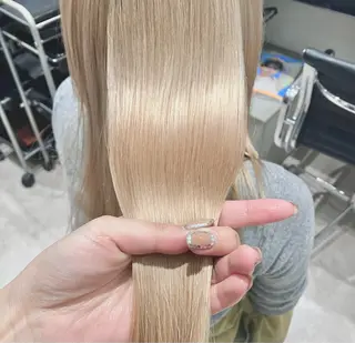 ロング カラー サキ🤍ハイトーン 🩰くびれ巻きヘアのヘアスタイル