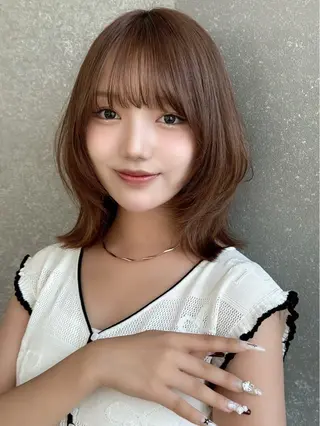 ミディアム カラー ショート レイヤー ロンド　エメのヘアスタイル