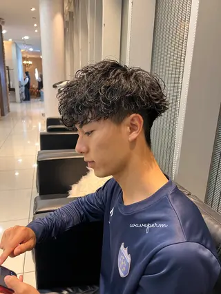 ショート パーマ メンズ 小山 雄大のヘアスタイル