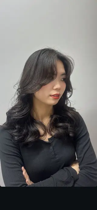 ロング armony (明治神宮前店)所属・☪︎レイヤー/ウルフ /ハッシュ☪︎ にこのヘアスタイル