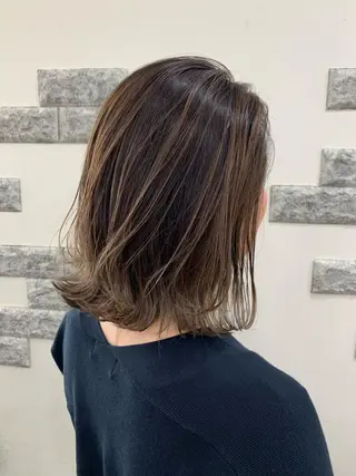 ミディアム カラー 薄田 珠美のヘアスタイル