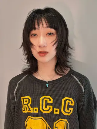 ミディアム 圧倒的デザイン力 店長🎨RENAのヘアスタイル