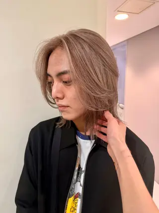 ミディアム カラー ハイトーンレイヤー 顔まわりSOTAのヘアスタイル