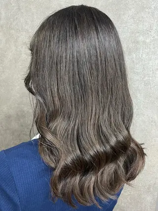 ロング カラー 山口 詩織のヘアスタイル