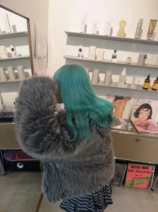 ロング カラー Tsukasa/ ハイトーン/寒色のヘアスタイル