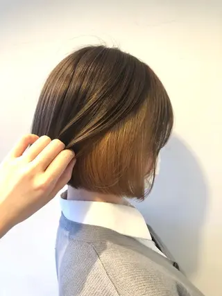 ショート カラー 岩谷 愛依のヘアスタイル