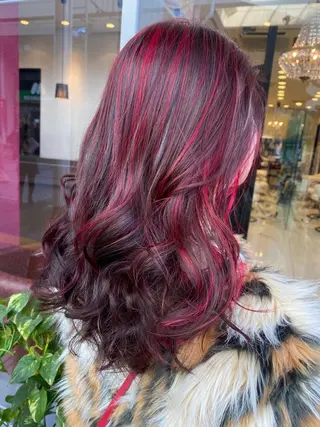 ロング デザインカラー✨新倉 佑奈のヘアスタイル