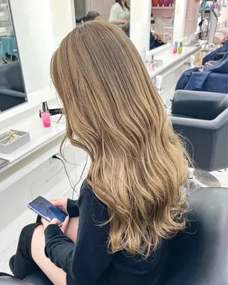 ロング カラー Parve  Mix 🫧梶川虹のヘアスタイル
