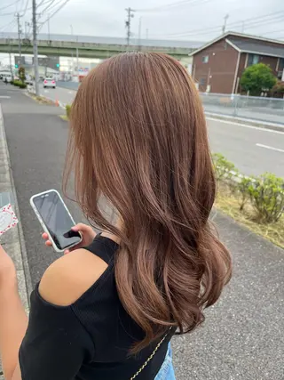 ロング カラー ヘアアレンジ 伊藤 ひなののヘアスタイル