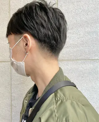 ショート パーマ メンズ 松岡 俊輔のヘアスタイル
