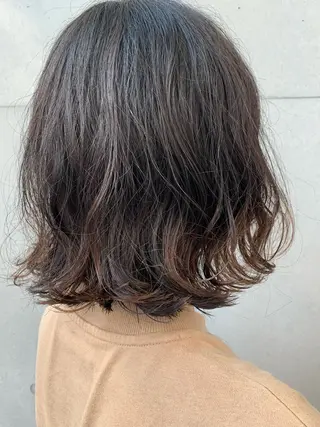 ミディアム パーマ ブリーチなしWカラー /地毛風/小林凪沙のヘアスタイル