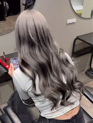 ロング カラー VEGA日並 樹里のヘアスタイル