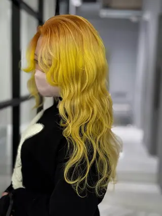 ロング 艶髪ハイトーン✖️ デザインシュンペイのヘアスタイル
