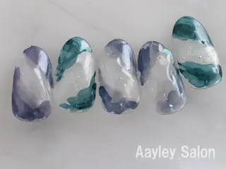ショート カラー ネイル Aayley アイリ―サロンのネイルデザイン