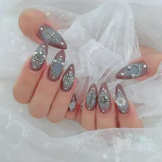 ミディアム れな 🌟のネイルデザイン